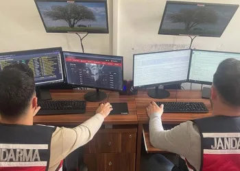 Esenyurt’ta sağlık malzemeleri üreten fabrikanın deposunda korkutan yangın