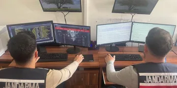 Esenyurt’ta sağlık malzemeleri üreten fabrikanın deposunda korkutan yangın