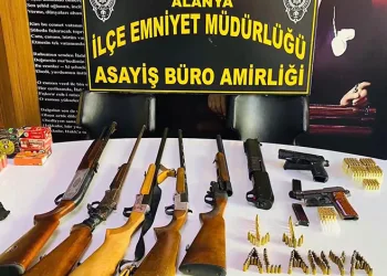 Bayburt’ta şüpheli hareketler sergileyen 2 şahısın üzerinden uyuşturucu madde çıktı