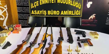 Bayburt’ta şüpheli hareketler sergileyen 2 şahısın üzerinden uyuşturucu madde çıktı