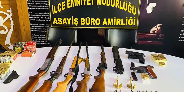 Bayburt’ta şüpheli hareketler sergileyen 2 şahısın üzerinden uyuşturucu madde çıktı