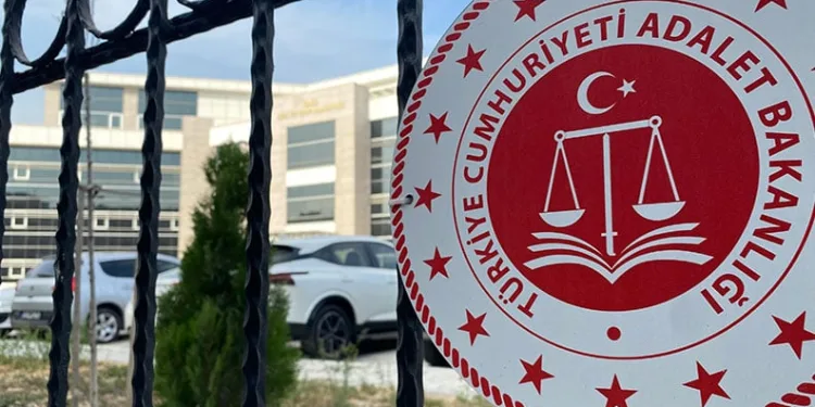 İzmir’deki yangın faciasında ölen 5 kardeşin cenazeleri adli tıpta