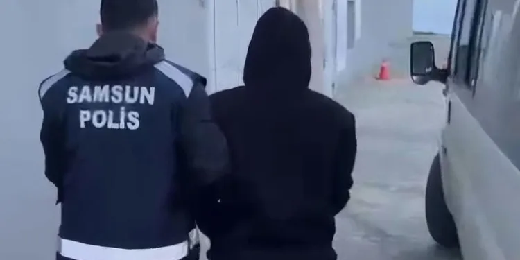 Biriken çöpleri toplayan işçi sırtından bıçaklandı