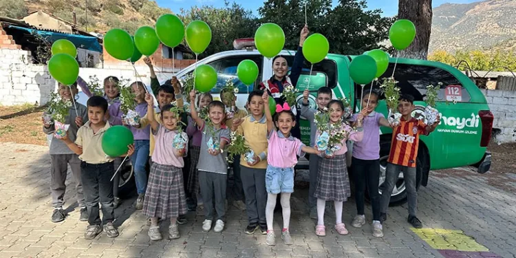 Jandarma ekipleri minik öğrencilere doğa sevgisini anlattı