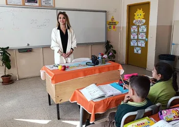 Van’da öğrencileri için hatıra kitabı hazırlayan öğretmene bakanlık ödülü