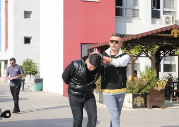 Alkollü sürücü 4 araca çarparak durabildi, ortalık savaş alanına döndü