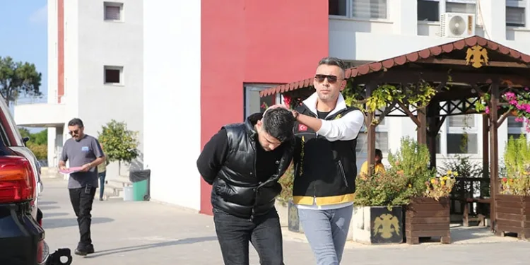 Alkollü sürücü 4 araca çarparak durabildi, ortalık savaş alanına döndü