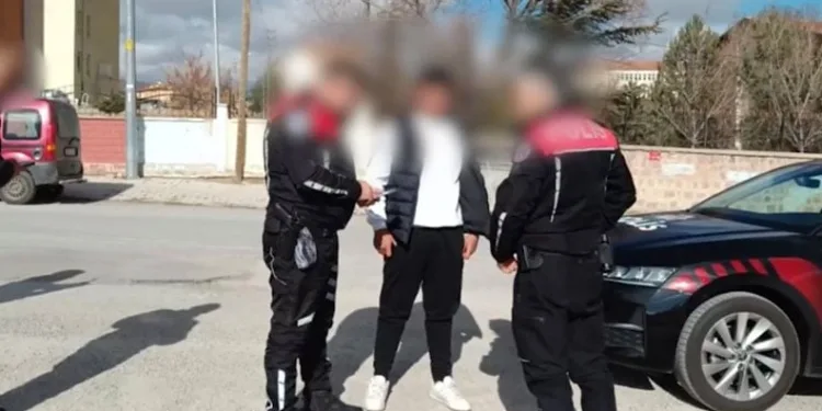 Kayseri’de kaçakçılara yönelik “huzur” operasyonu: 79 bin makaron ele geçirildi