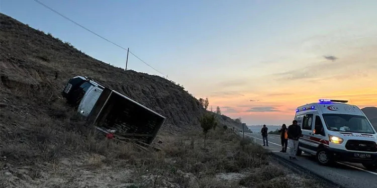 Iğdır’da kamyonet devrildi: 2 yaralı