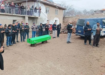 3 farklı evden ziynet eşyası çaldı: Polis kamera kayıtlarından yakaladı
