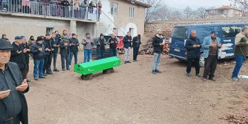 3 farklı evden ziynet eşyası çaldı: Polis kamera kayıtlarından yakaladı