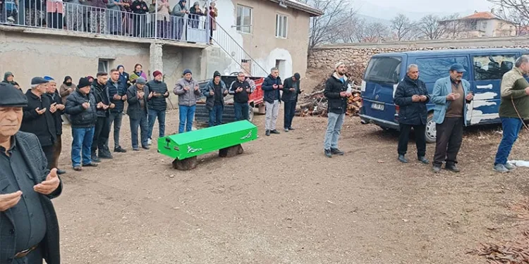 3 farklı evden ziynet eşyası çaldı: Polis kamera kayıtlarından yakaladı