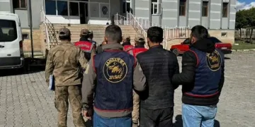 Araçların hurdaya döndüğü kazada 5 kişi yaralandı