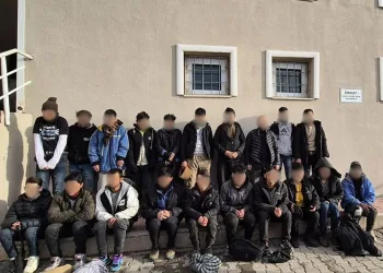 3 farklı evden ziynet eşyası çaldı: Polis kamera kayıtlarından yakaladı
