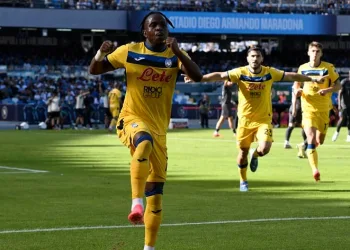 Lider Napoli’ye, Atalanta’dan çelme