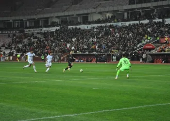 Eskişehirspor galibiyet serisini 4 golle sürdürdü