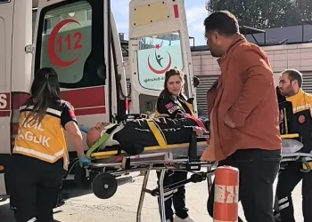 Bursa’da çatıdan düşen elektrik teknikeri yaralandı