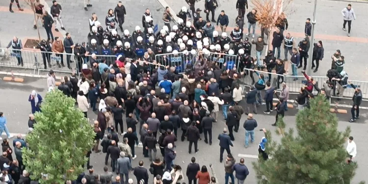 Batman’da polise taş atan gruba müdahale: 9 gözaltı
