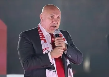 Samsunspor Başkanı Yüksel Yıldırım: “Galatasaray maçına galibiyet için çıkacağız, Fenerbahçelilerin şüphesi olmasın”