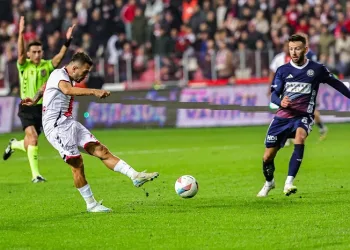 Samsunspor, Emre Kılınç’ın dizinin fotoğrafını paylaştı