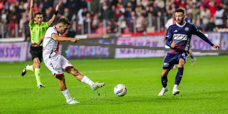 Samsunspor, Emre Kılınç’ın dizinin fotoğrafını paylaştı