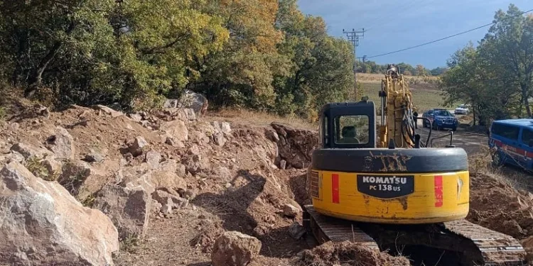 Güpegündüz iş makinaları ile define avına jandarmadan suçüstü