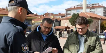 Polis, aileleri ve gençleri madde bağımlılığıyla ilgili bilgilendirdi