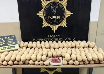 Dubai’ye giden patates çuvalları içinde binlerce uyuşturucu hap ele geçirildi