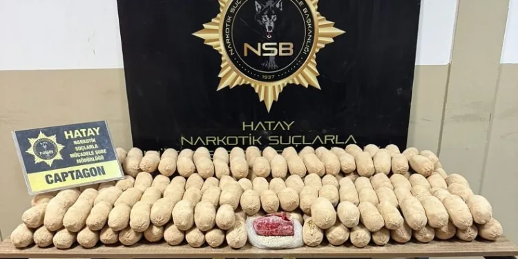 Dubai’ye giden patates çuvalları içinde binlerce uyuşturucu hap ele geçirildi