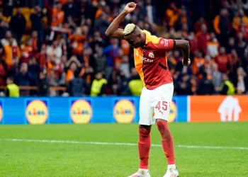 Maç sonu 3’lü Victor Osimhen’den