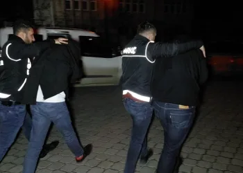 Lüks araçlarla uyuşturucu getirenlere 30’ar yıl hapis