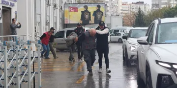 İzmir’de 1 bebeğin öldüğü zehirlenme olayıyla ilgili 3 şüpheli adliyede