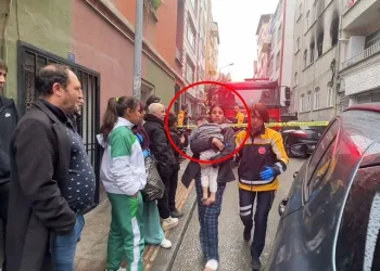 Yanıcı madde ile oynayan çocuklar evi yaktı