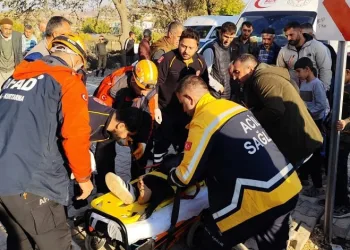 12 yaşındaki çocuk elektrik direği çukuruna düştü