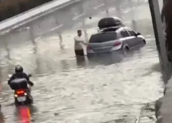 İzmir’de sağanak etkili oldu