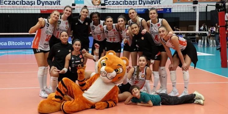Zirvenin yeni sahibi Eczacıbaşı Dynavit