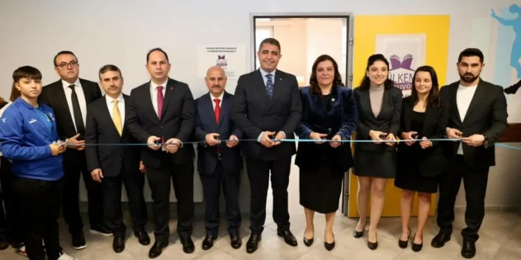 12 Kasım Kütüphanesi açıldı