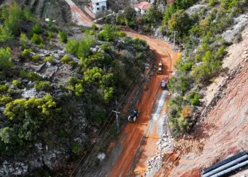 Yağmurda kapanan yollara anında müdahale
