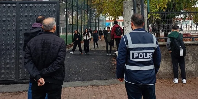 Okulların çevresinde güvenlik önlemleri artırıldı