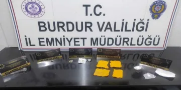 Araçta ele geçirilen uyuşturucuya 2 tutuklama