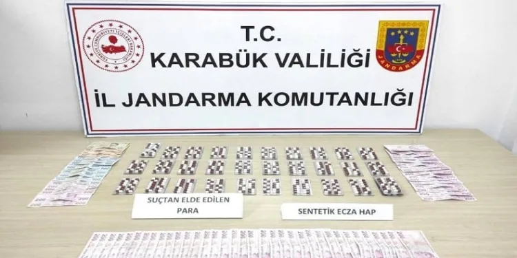 Jandarma 426 adet uyuşturucu hap ele geçirdi