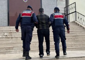 Tasarlayarak adam öldürme suçundan aranan şahıs çatı katında yakalandı