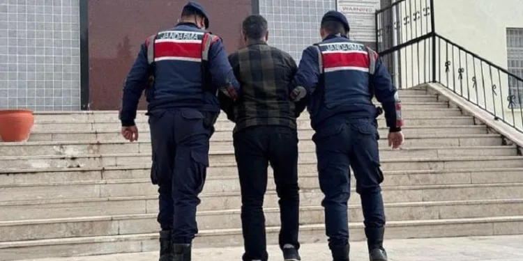 Tasarlayarak adam öldürme suçundan aranan şahıs çatı katında yakalandı