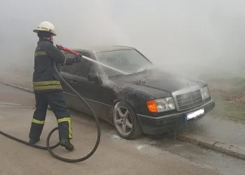 Seyir halindeki otomobilde yangın