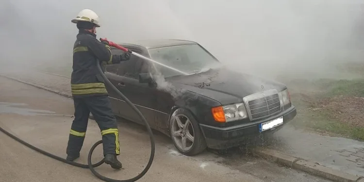 Seyir halindeki otomobilde yangın