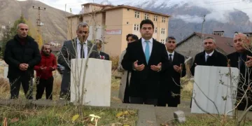 Vefat eden öğretmenler unutulmadı