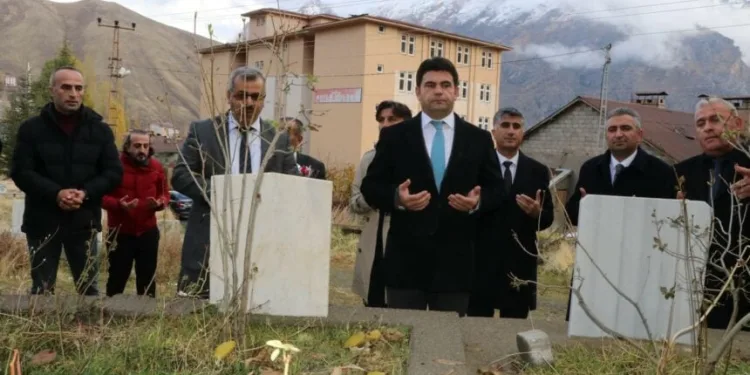 Vefat eden öğretmenler unutulmadı