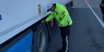 Polislerden kış lastiği kontrolü