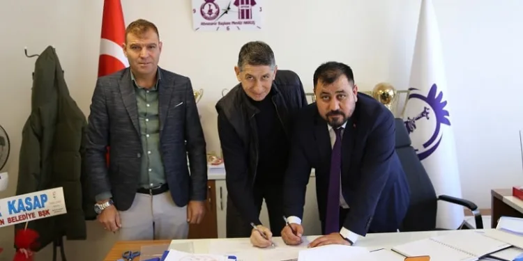 Afyonspor, Ahmet Cemalettin Cengiz ile el sıkıştı