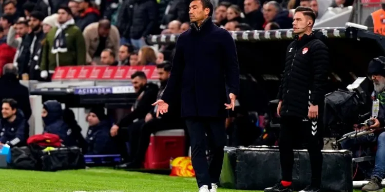 Giovanni van Bronckhorst, yerli oyuncuları tercih etmiyor